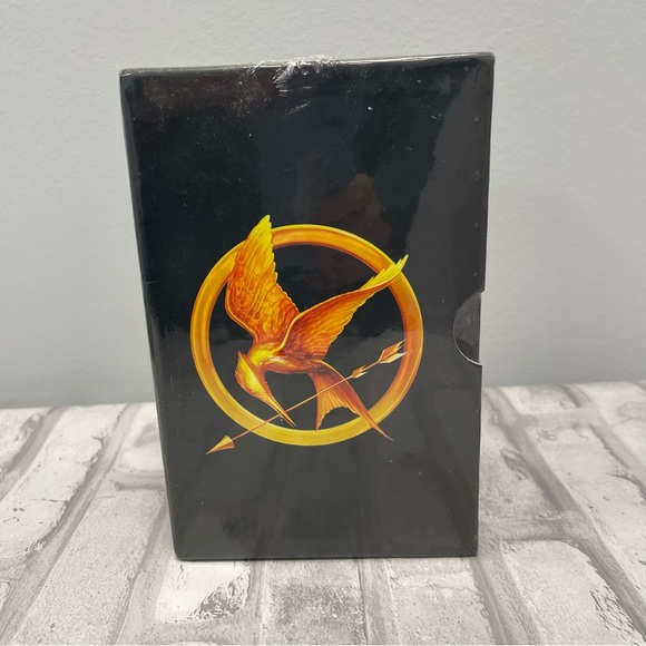 Hunger Games Trilogy Series Books 1 - 3 Box Set by Suzanne Collins - NEW! - Picture 5 of 6